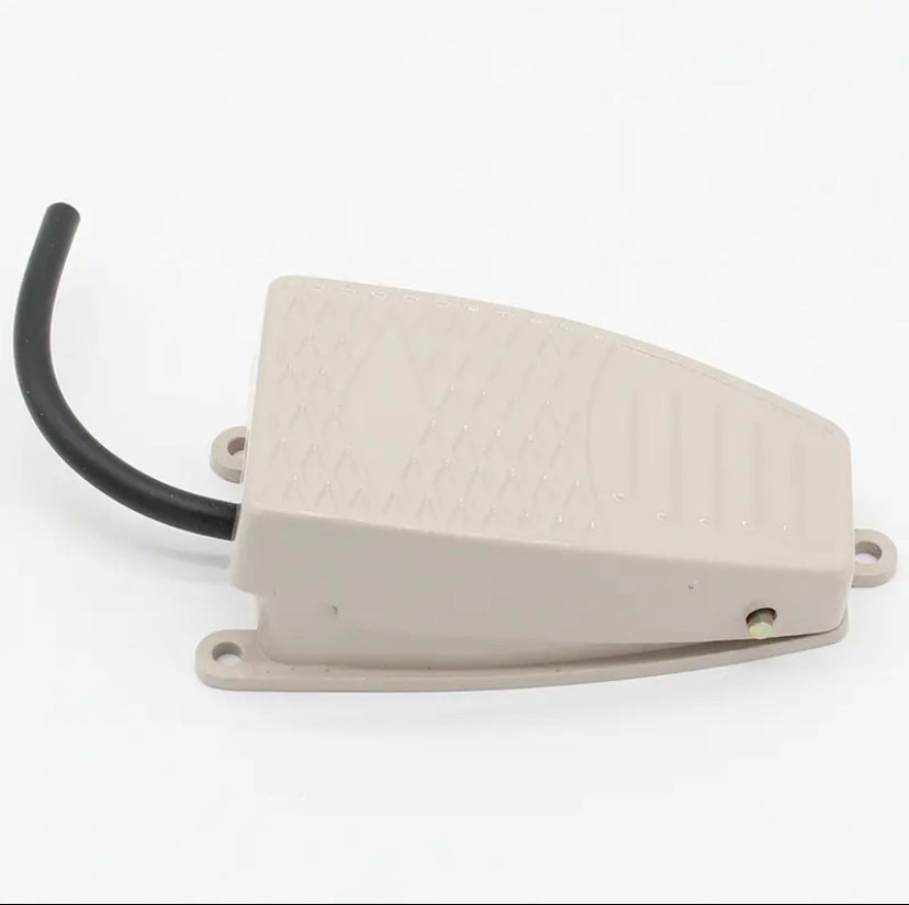FS-2 220VAC 10A Waterproof SPDT Machine Foot Switch Pedal Footswitch Metal On Off 1NO1NC Momentary Self Reset Treadle Switch