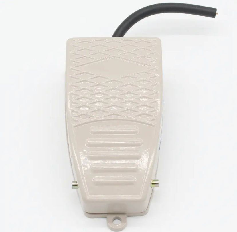 FS-2 220VAC 10A Waterproof SPDT Machine Foot Switch Pedal Footswitch Metal On Off 1NO1NC Momentary Self Reset Treadle Switch