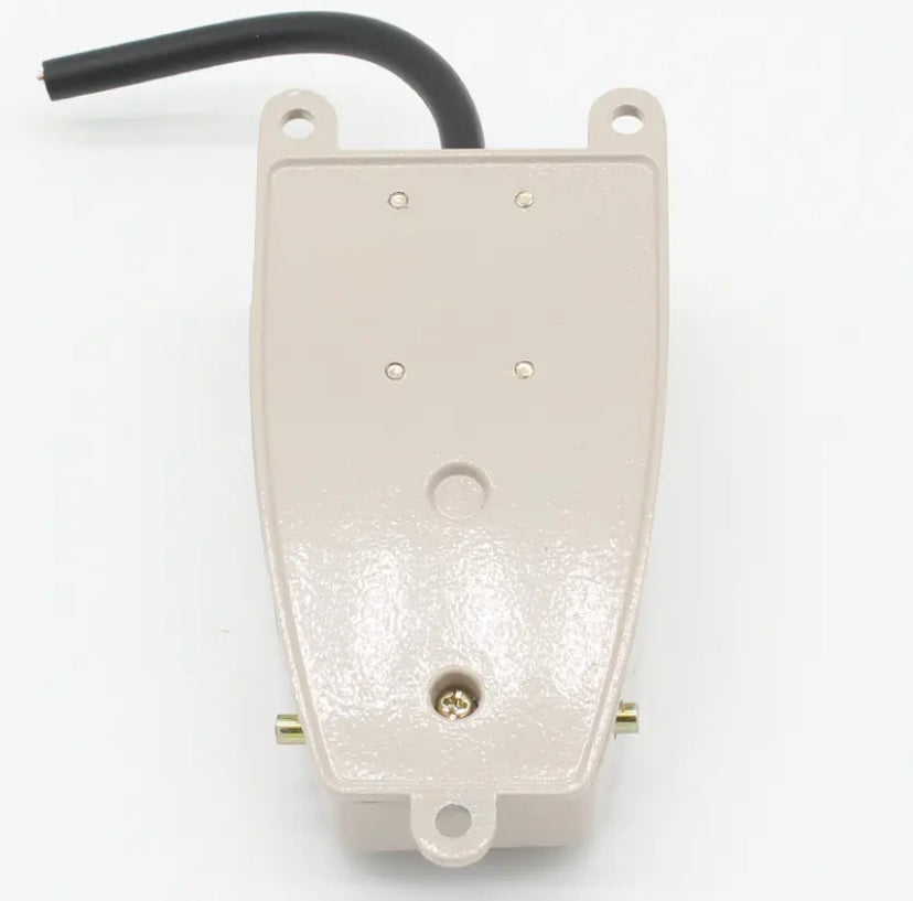 FS-2 220VAC 10A Waterproof SPDT Machine Foot Switch Pedal Footswitch Metal On Off 1NO1NC Momentary Self Reset Treadle Switch